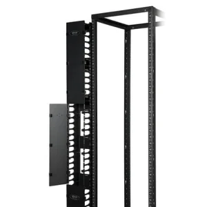 Kabelový manažer vertikální SmartRack 6 (15.24cm), kabelový kanál s výřezy pro kabely a krytem - obrázek 4
