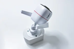 TP-LINK držák/stojan pro kamery Tapo C310/C320/C325 na stěnu a strop, bílý s krytkou kabelů - obrázek 2