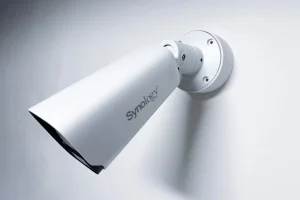 Synology BC800 držák kabelů na stěnu a strop, bílý - obrázek 2