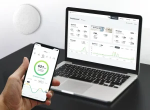 AirThings Wave plus - senzor kvality ovzduší, radonu, vlhkosti, teploty, VOC, CO2 a tlaku - obrázek 3