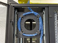 19' polička pro kabelovou rezervu 1U RAL9005 černá