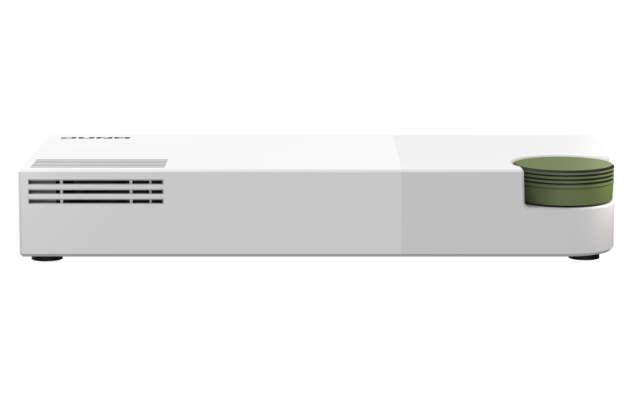 QNAP řízený switch QSW-M2108-2S (8x 2,5GbE RJ45 a 2x 10GbE SFP+)