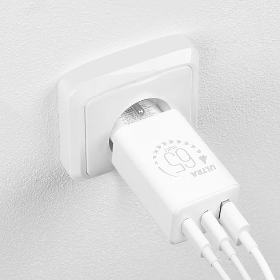 OBAL:ME GaN Cestovní Nabíječka USB-A + 2xUSB-C 65W White
