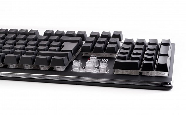 Polomechanická herní klávesnice C-TECH Iris (GKB-08), casual gaming, CZ/SK, duhové podsvícení, USB